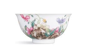 御製琺瑯彩虞美人題詩盌
圖翻攝自蘇富比官網