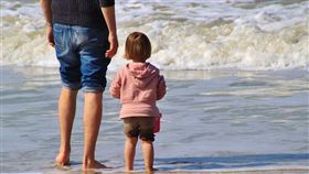 父女、爸爸、父親／pixabay