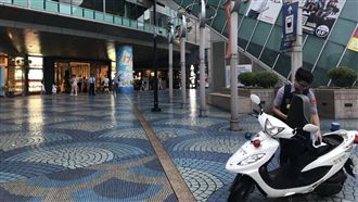 快訊／北市京華城1男遭砍緊急送醫