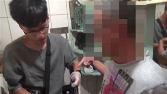 路邊烤肉遭開槍報復　男子慘「破蛋」