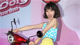LuLu黃路梓茵主持機車發表同時兼代言人。（記者邱榮吉/攝影）
