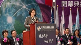 蔡英文總統25日上午出席「世界台灣商會聯合總會第24屆年會開幕典禮」。（圖／總統府提供）