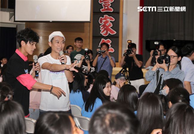浩角翔起「綜藝新時代」校園見面會。（記者邱榮吉/攝影）