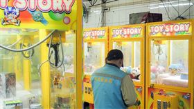 管理夾娃娃機店　新北通過自治條例草案（2）新北市政府市政會議25日審議通過「新北市自助選物販賣事業管理自治條例」草案，並送請市議會審查，將對開遍大街小巷的夾娃娃機無人店進行管理。（市府提供）中央社記者黃旭昇新北傳真　107年9月25日