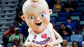 最詭異吉祥物！紐奧良鵜鶘包辦冠亞軍
吉祥物,詭異,紐澳良鵜鶘
翻攝自推特