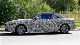 4系列Convertible偽裝車。（圖／翻攝Motor1網站）