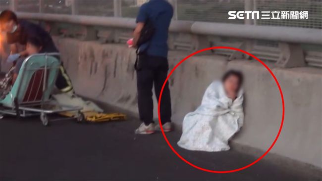 鼻酸片／救我老公！孕妻苦守車禍現場