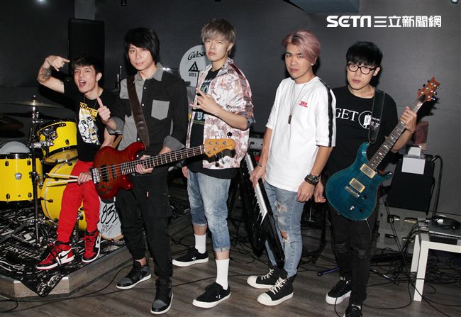 八三夭樂團為第53屆電視金鐘頒獎典禮練團彩排。（記者邱榮吉/攝影）