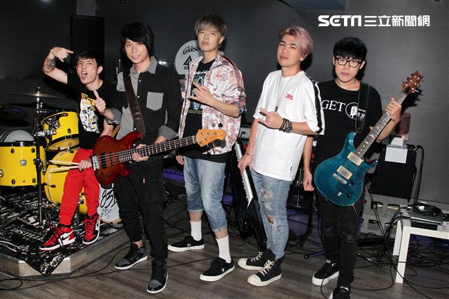 八三夭樂團為第53屆電視金鐘頒獎典禮練團彩排。（記者邱榮吉/攝影）