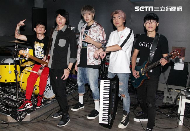 八三夭樂團為第53屆電視金鐘頒獎典禮練團彩排。（記者邱榮吉/攝影）