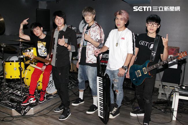 八三夭樂團為第53屆電視金鐘頒獎典禮練團彩排。（記者邱榮吉/攝影）