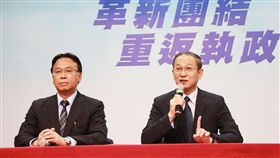 促轉會限期通報政治檔案　國民黨批霸道國民黨13日召開記者會，文傳會代理主委唐德明（右）批評促轉會要求限期一個月內通報政治檔案，根本是威權霸道。考紀會主委魏平政（左）則認為促轉會根本是黑機關。中央社記者李淑華攝　107年8月13日