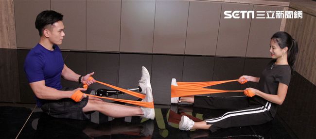 義肢健身型男張登傑。（記者邱榮吉/攝影）