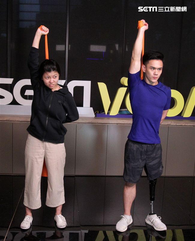 義肢健身型男張登傑。（記者邱榮吉/攝影）