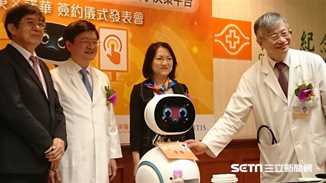 省時！長庚派機器人「小布」協助看診