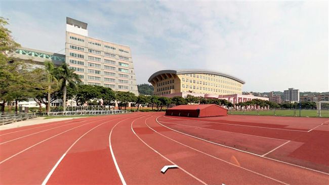 運動公園遛柴犬　他遭米克斯狠咬摔狗
