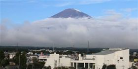下雪了！富士山下今年第一道瑞雪　薄雪覆蓋景色美
中央社
日本,富士山,下雪