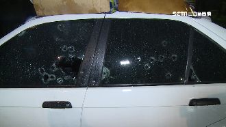違停移車嚇傻！車遭鎮暴槍狂掃十多槍