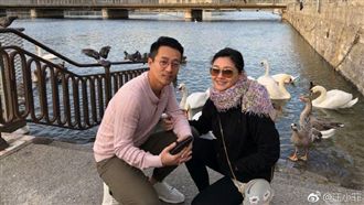 前女友傳家暴尪　汪小菲緊黏大S說…