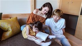 陳佩佩3年前嫁給「4ever」前成員拿鐵（許豪恩）育有兩女兒。（圖／翻攝自陳佩佩臉書）