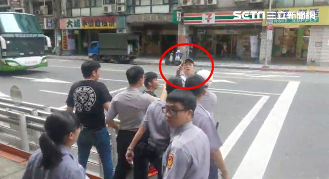警察不是吃素！斧頭幫同黨嗆包派出所