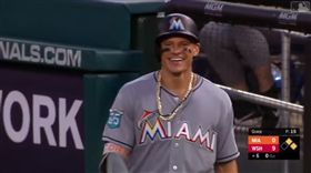 界外變安打！靠轉彎球上壘　打者笑了
轉彎球,馬林魚,陳偉殷
翻攝自臉書粉絲專頁MLB Taiwan 美國職棒大聯盟