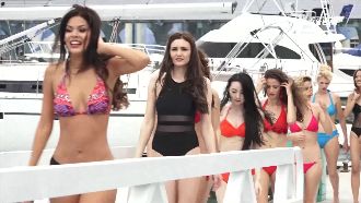 48國佳麗穿比基尼　強風狂吹好狼狽