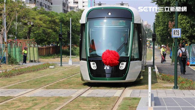 輕軌二階列車測試　明年通車至C17