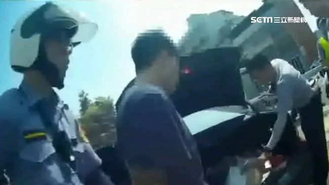 毒男持開山刀恐嚇前女友　警拔槍喝止