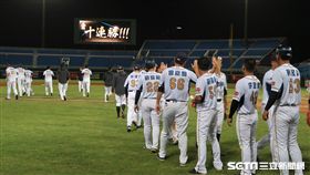 Lamigo桃猿拿下10連勝。（圖／記者王怡翔攝）