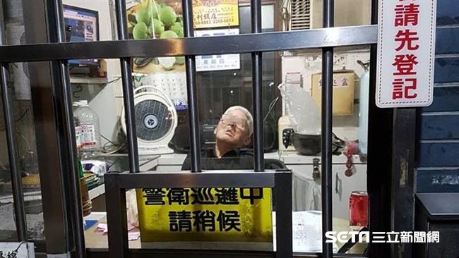 掛巡邏中　警衛被抓包在屋內呼呼大睡