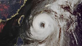 潭美原地打轉近3天　鄭明典：終於要動了(圖/翻攝自鄭明典臉書)