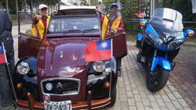 弘道愛心園遊會 長者化身駕駛搭老爺車