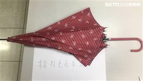 新北,下雨天,雨傘,愛心傘,竊盜罪（圖／翻攝畫面）