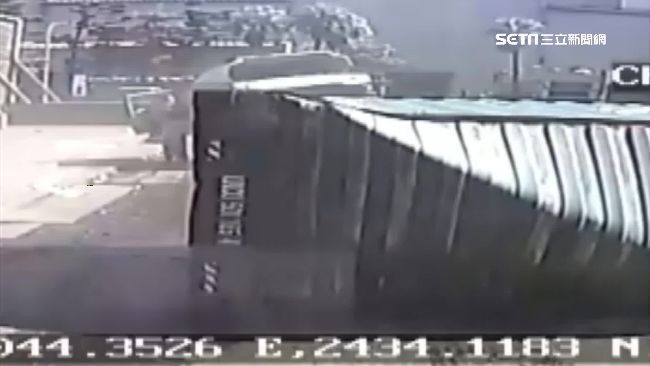 白沙屯媽祖坐鎮！車斗翻駕駛跳車保命