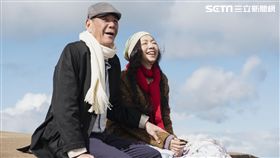 龍劭華（左）與萬芳在《雙城故事》裡齊飆演技。（圖／青睞影視提供）