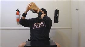 美國,youtuber,TABASCO 圖／翻攝自YouTube