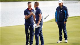 里約奧運金、銀牌得主羅斯（左）與史丹森（中）也為歐洲隊拿下1分。（圖／路透／達志影像）