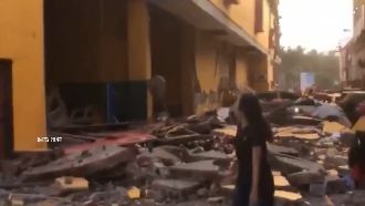 印尼強震海嘯畫面嚇人　毀房屋民眾逃