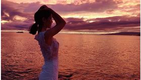 李毓芬夏威夷突曬「透視白紗」照有如新娘般。（圖／翻攝自李毓芬Instagram）