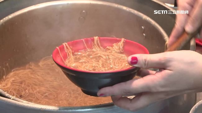 羹麵類的小吃是很多人的心頭好，但隱藏高油脂、高澱粉的問題。(圖／資料照)