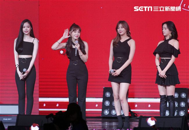 韓國女子團體Apink/Apink亞洲巡迴演唱會，台北最後一站讓歌迷High翻天。（記者邱榮吉/攝影）