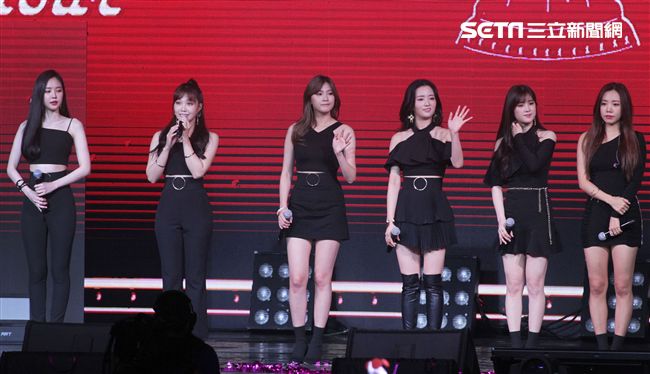 韓國女子團體Apink/Apink亞洲巡迴演唱會，台北最後一站讓歌迷High翻天。（記者邱榮吉/攝影）