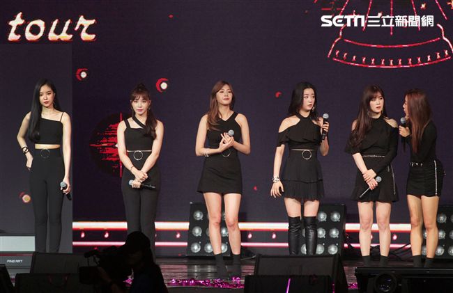 韓國女子團體Apink/Apink亞洲巡迴演唱會，台北最後一站讓歌迷High翻天。（記者邱榮吉/攝影）