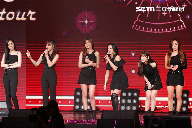 韓國女子團體Apink/Apink亞洲巡迴演唱會，台北最後一站讓歌迷High翻天。（記者邱榮吉/攝影）