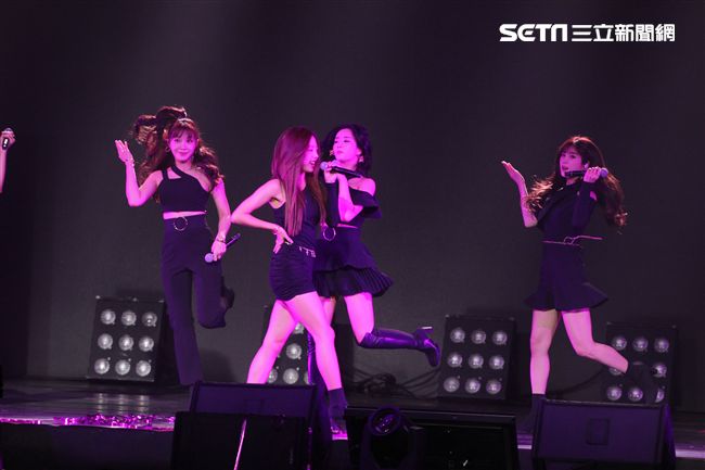 韓國女子團體Apink/Apink亞洲巡迴演唱會，台北最後一站讓歌迷High翻天。（記者邱榮吉/攝影）