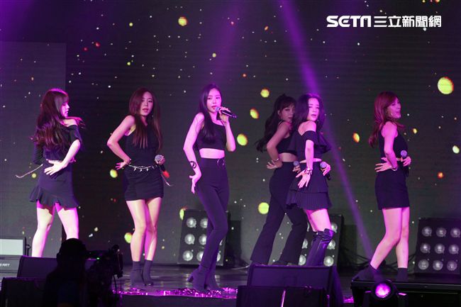 韓國女子團體Apink/Apink亞洲巡迴演唱會，台北最後一站讓歌迷High翻天。（記者邱榮吉/攝影）