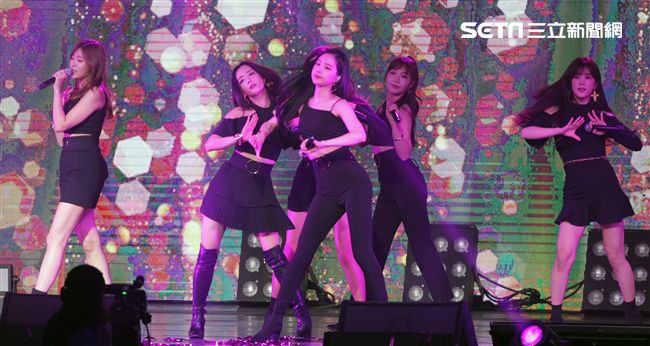 韓國女子團體Apink/Apink亞洲巡迴演唱會，台北最後一站讓歌迷High翻天。（記者邱榮吉/攝影）