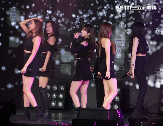 韓國女子團體Apink/Apink亞洲巡迴演唱會，台北最後一站讓歌迷High翻天。（記者邱榮吉/攝影）