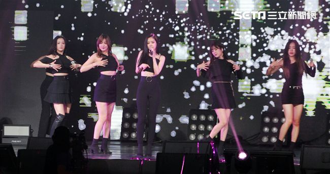 韓國女子團體Apink/Apink亞洲巡迴演唱會，台北最後一站讓歌迷High翻天。（記者邱榮吉/攝影）